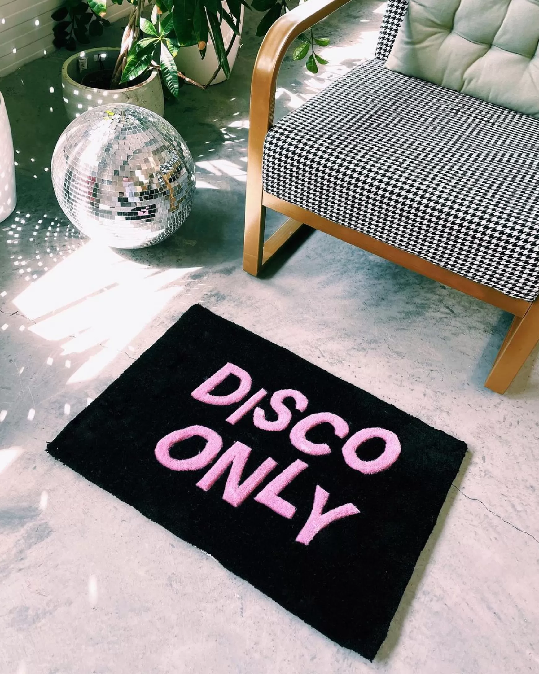 DISCO ONLY 'Classic' Hand Tufted Rug Store