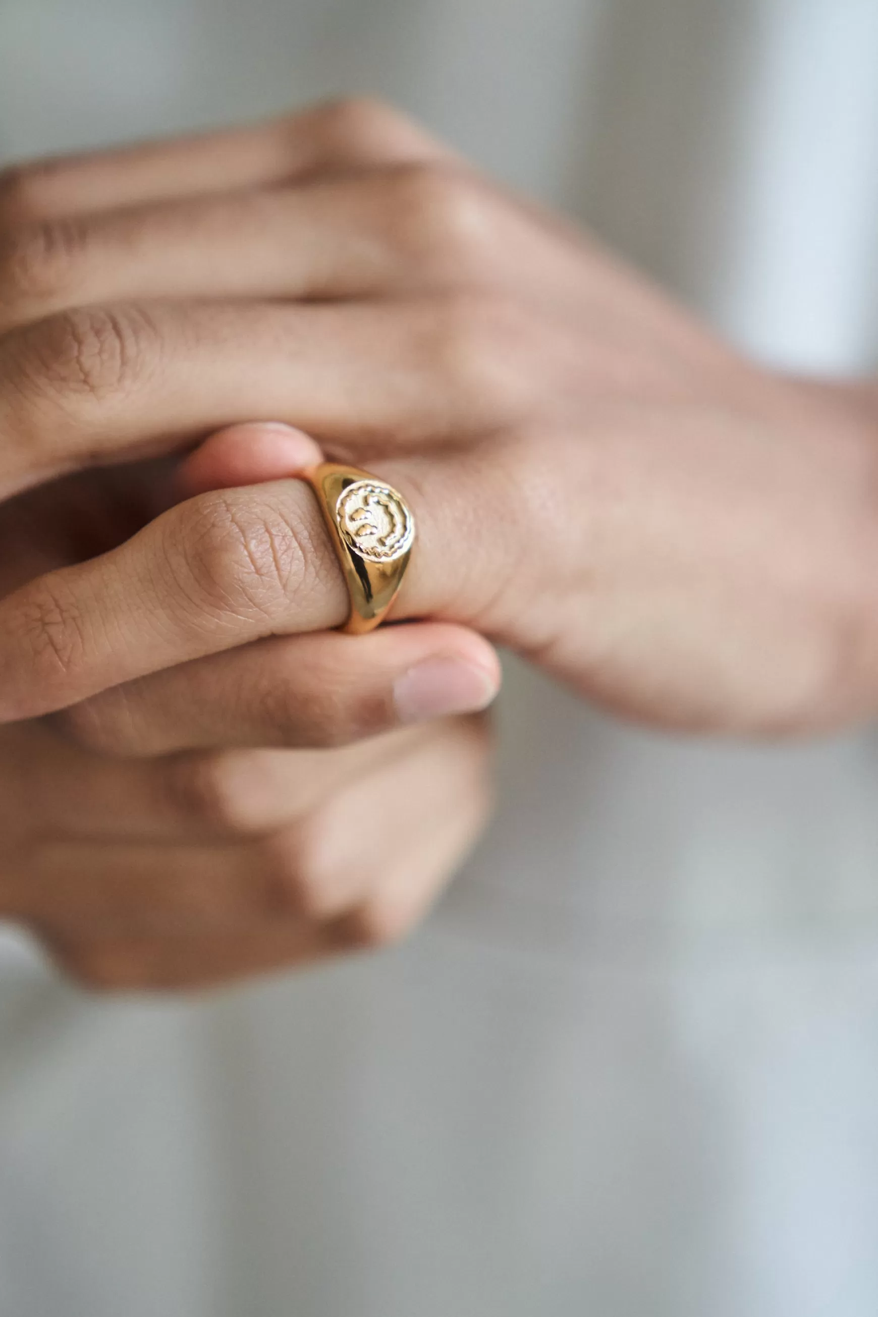 UN:IK Essentials Trippy Signet Ring - Gold Online